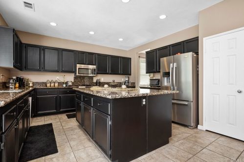 35815 Elizabeth Ln, Wildomar CA 92595-7853 exterior