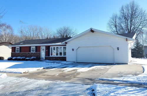 4221 Fleetwood Dr, Manitowoc, WI 54220-1558