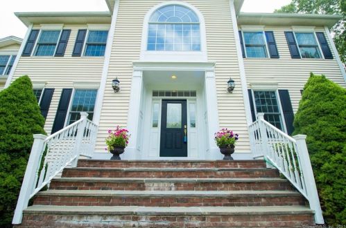 8 Border Ln, Sherman, CT 06784-1800