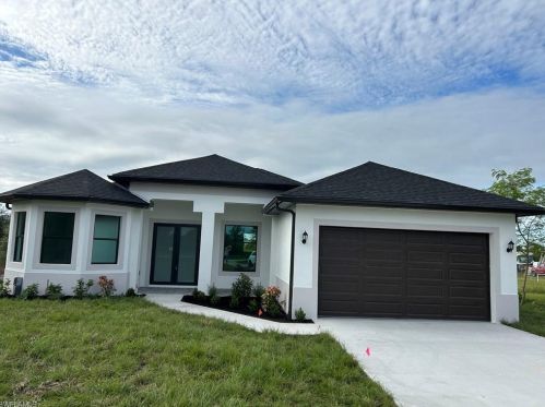 4182 22nd Ave, Naples, FL 34120-8957