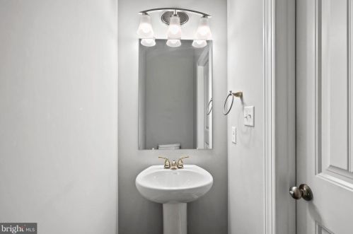 192 Winifred Dr, Hanover PA  17331 exterior