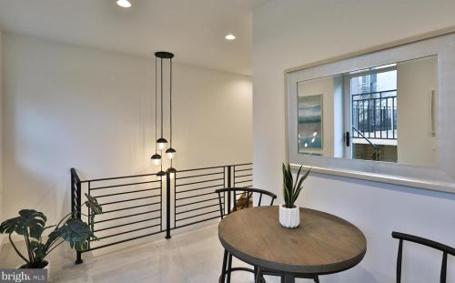 2037 Locust St, Philadelphia PA  19103-5613 exterior