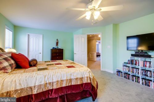 9517 Moonen Bay Ln, Bristow VA  20136-3515 exterior