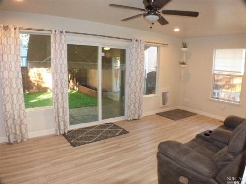 913 Kingwood St, Santa Rosa CA  95401-6509 exterior