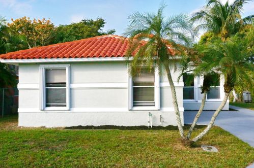5521 Boynton Pl, Boynton Beach, FL 33437-2671
