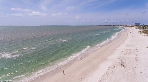 6000 Gulf Rd, Fort Myers Beach FL  33931-4315 exterior