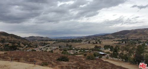 8138 Clayvale Rd, Santa Clarita, CA 91390-2882