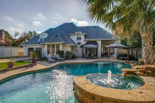 6745 Country Club Cir, Dallas TX  75214-4021 exterior