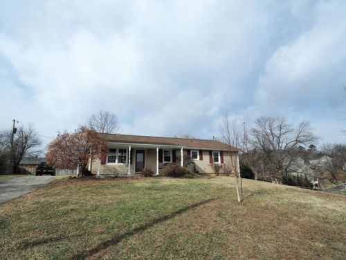 643 Tarpley Ln, Salem, VA 24153-4001