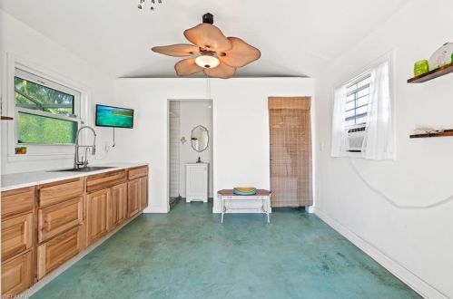772 104th Ave, Naples FL  34108-3229 exterior