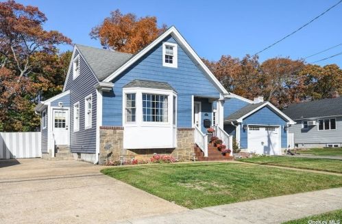 10 Davenport Pl, North Bellmore, NY 11710-2601