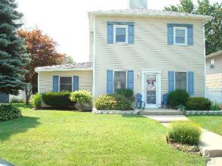 45 Alhambra Ave, North Lindenhurst, NY 11757-6427