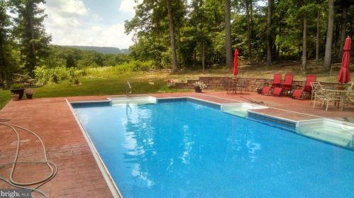 722 Atando Ln, Hedgesville, WV 25427-7329