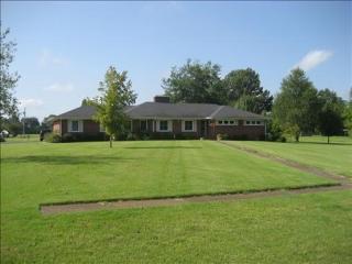 553 Duren Dr, Adamsville, TN 38310-2817