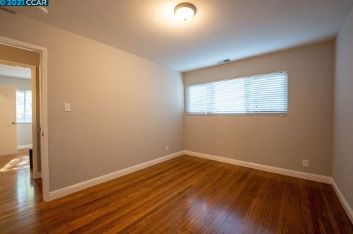 3301 Glenly Rd, Oakland CA  94605-4115 exterior