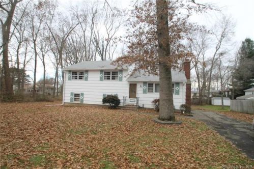 340 Calf Pen Ln, Milford, CT 06460-6620