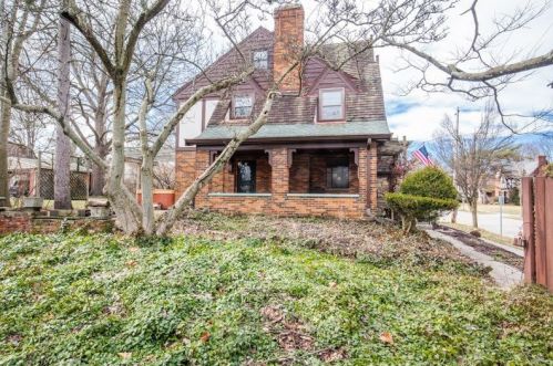 6341 Hamilton Ave, Cincinnati OH 45224-2011 exterior