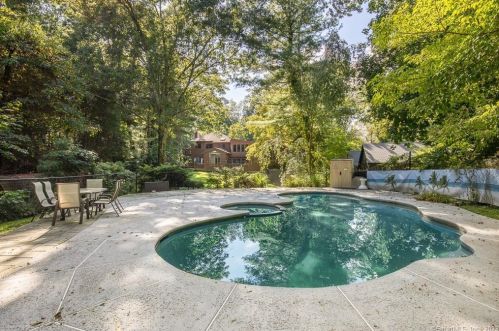 585 Webbs Hill Rd, Stamford, CT 06903-3934