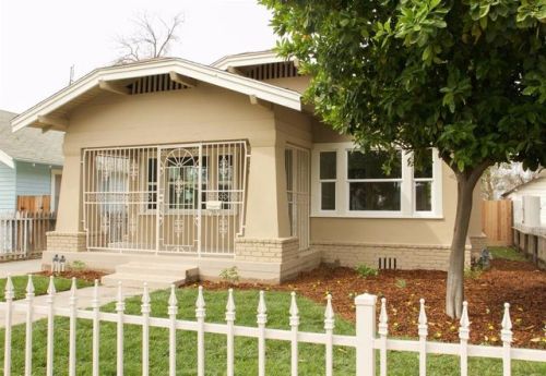 1561 Calaveras St, Fresno, CA 93728-2007