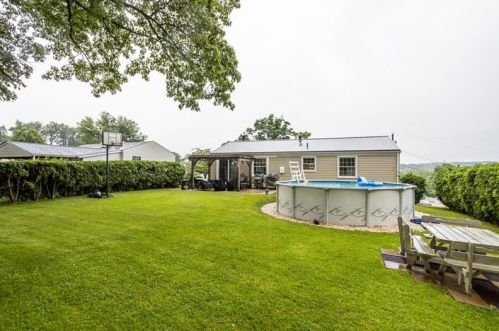 120 Mcmahon Dr, Manor PA 15665-9603 exterior