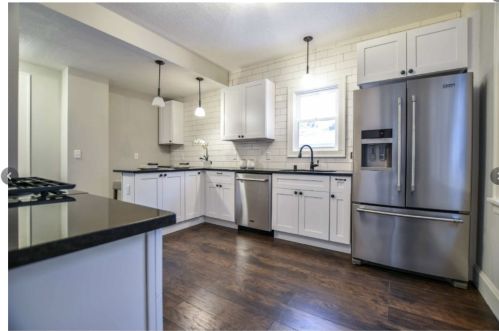 907 4th St, Saint Paul, MN 55106-5206