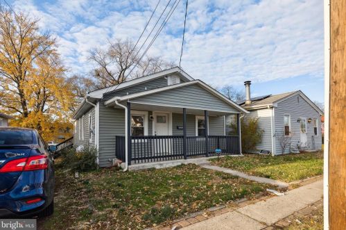 8243 River Rd, Camden, NJ 08110-2438