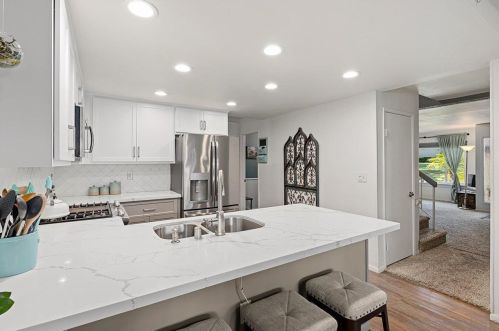 5340 Oakleaf Pt, San Diego, CA 92124-1817