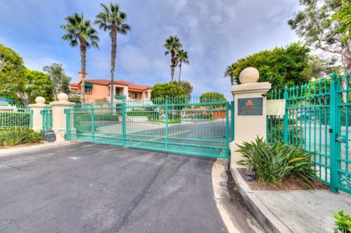 310 Villa Point Dr, Newport Beach CA  92660-6237 exterior