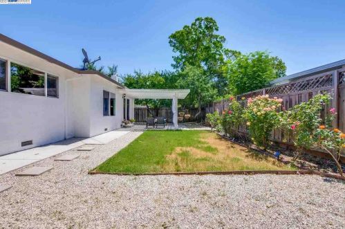 6570 Inglewood Dr, Pleasanton CA  94588-3825 exterior