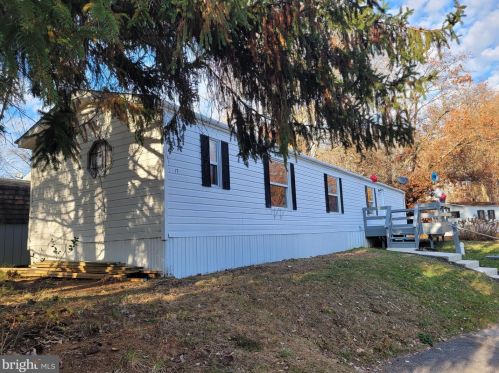17 Melissa Ln, Downingtown, PA 19335-1255