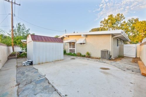 27325 Santa Clarita Rd, Santa Clarita CA  91350-1317 exterior