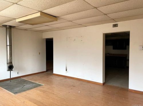 15 Chestnut Ridge Rd, Mahopac NY  10541-3320 exterior