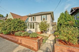 518 32 Ave, Seattle WA  98118-6106 exterior