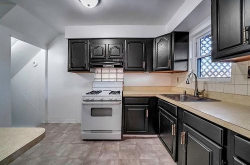 2738 Connecticut Ave, Pittsburgh PA 15216-1934 exterior