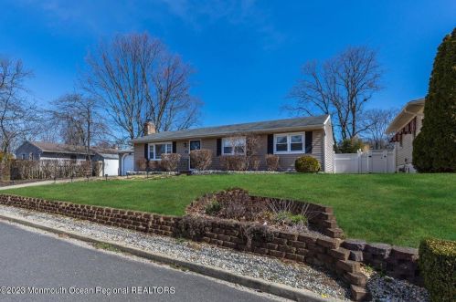 319 Spruce Dr, Bricktown NJ  08723-5948 exterior