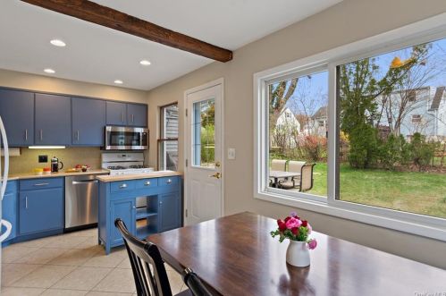 5 Eastward Pl, Elmsford NY  10523-2005 exterior