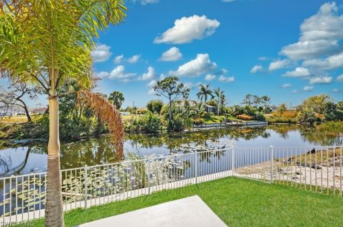2318 16th Ter, Cape Coral, FL 33909-5484