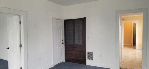 73 Laurel Ave, Bridgeport CT  06605-1124 exterior