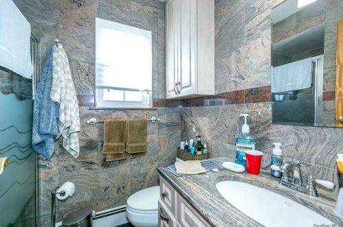 69 Walter Ave, Hicksville NY  11801-5354 exterior