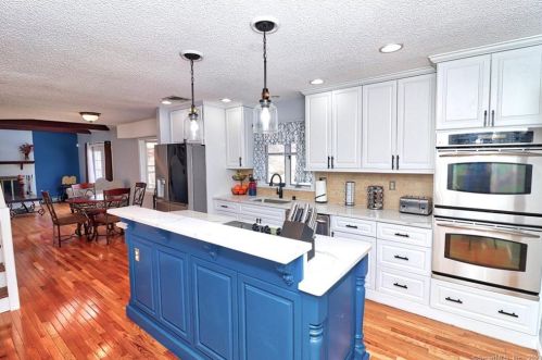 19 Tania Dr, Manchester CT  06040-6824 exterior