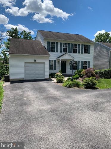 222 Pleasantview Ave, Collegeville, PA 19473-1327