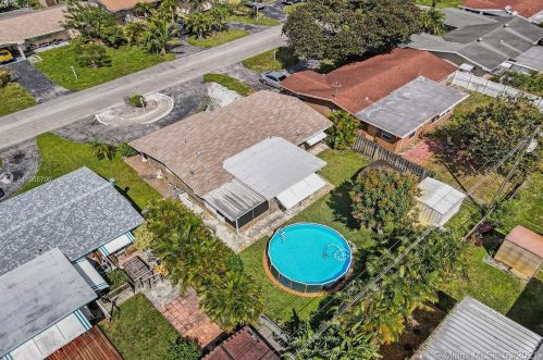 8490 10th St, Hollywood FL  33024-4939 exterior