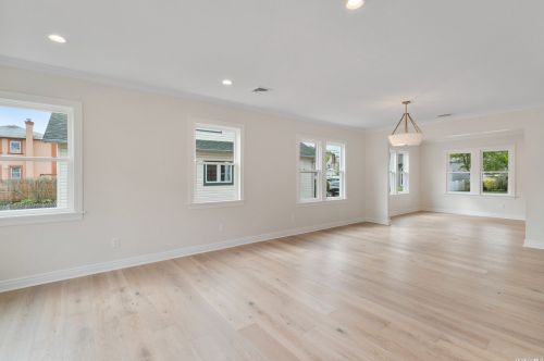 3 Baylis Pl, Lynbrook NY  11563-4203 exterior