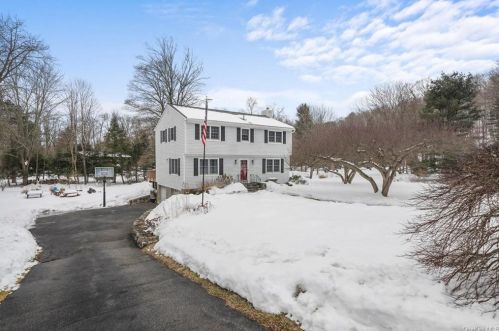 9 Scott Dr, Somers Town, NY 10589-2434