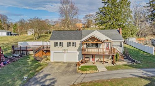 10 Chestnut Ln, Finleyville, PA 15332-3832