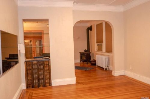 10-22 Beach 22nd St, Far Rockaway, NY 11691-2732