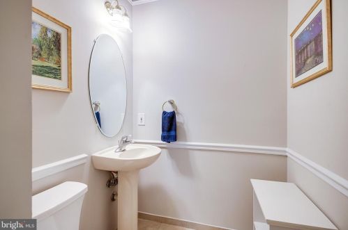 9517 Moonen Bay Ln, Bristow VA  20136-3515 exterior