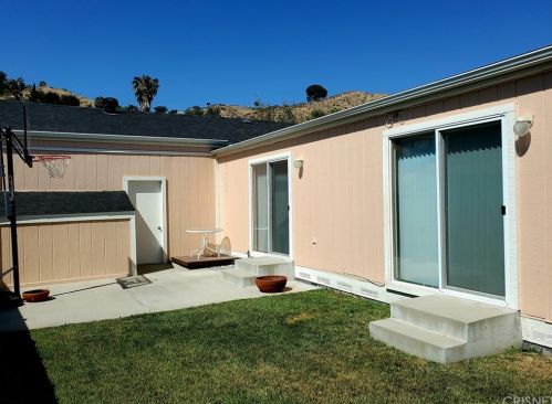 20084 Crestview Dr, Santa Clarita CA  91351-5759 exterior