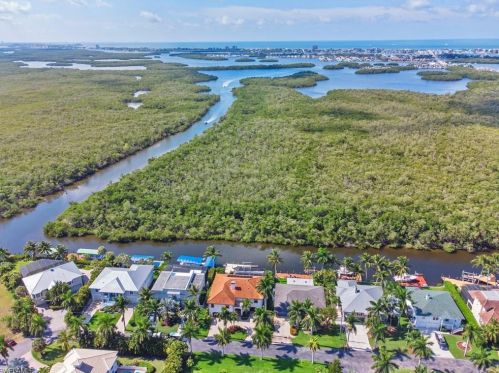 11681 Isle Of Palms Dr, Fort Myers Beach, FL 33931-3010