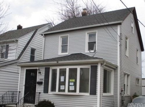 265 Bedford Ave, New Hyde Park NY  11040-5218 exterior
